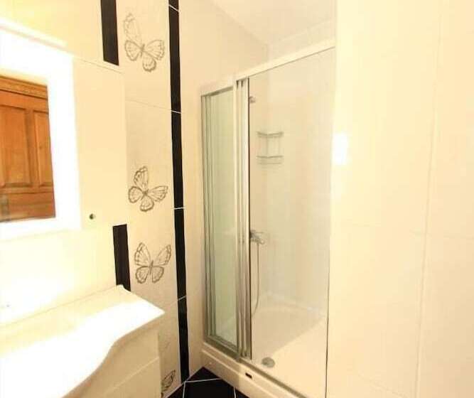 اتاق سوپریور سه تخته, Bacchus Pension