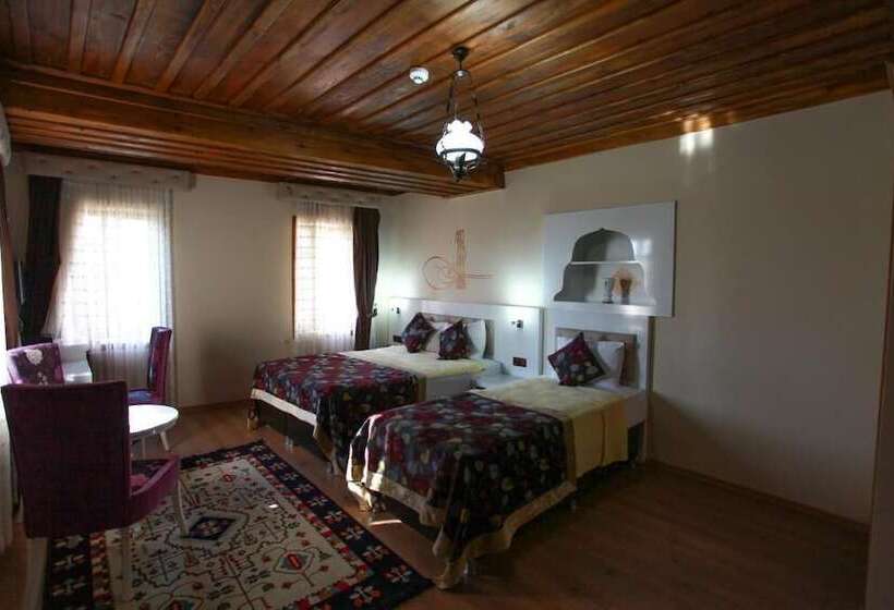 اتاق سوپریور سه تخته, Bacchus Pension