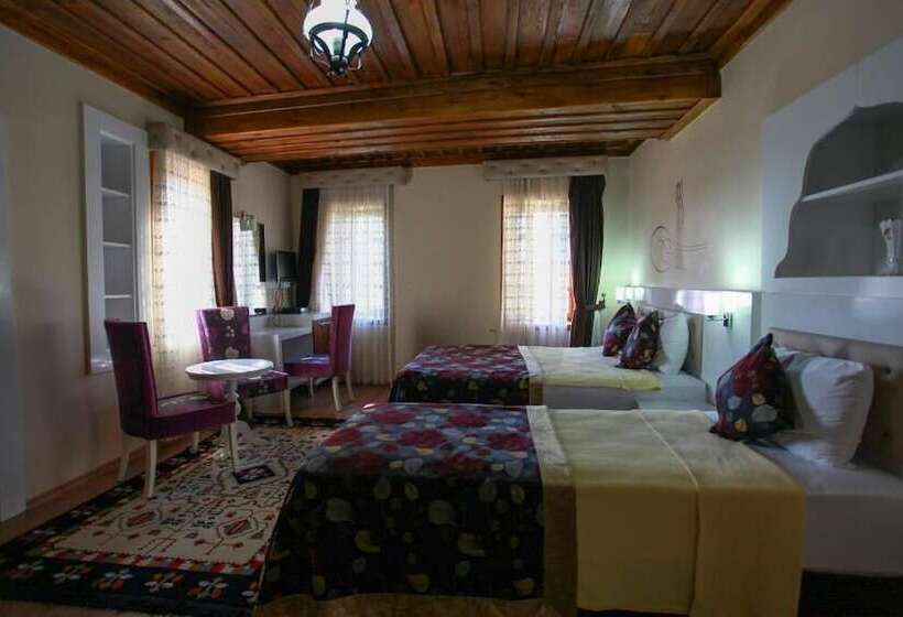 اتاق سوپریور سه تخته, Bacchus Pension