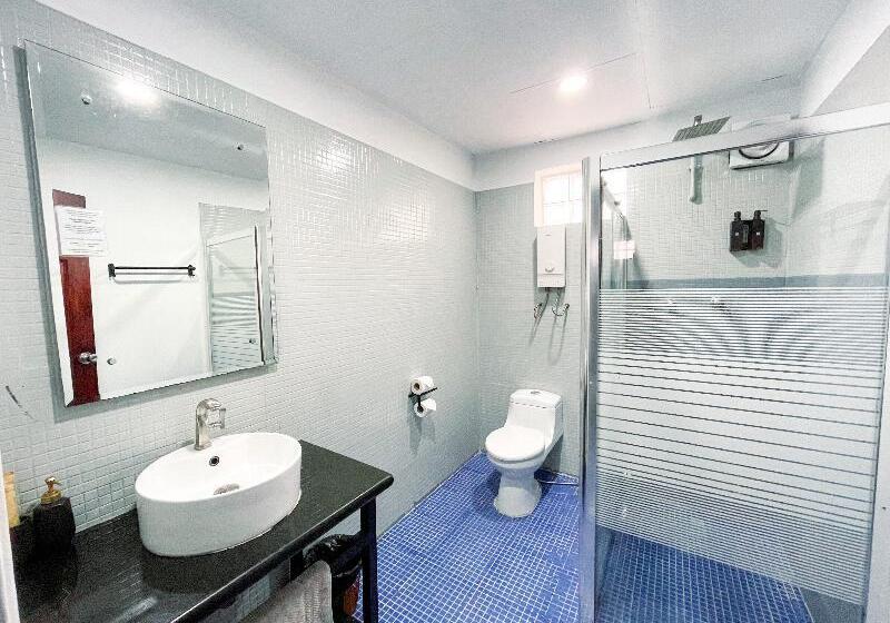 חדר סופריור, Birdcage Boutique