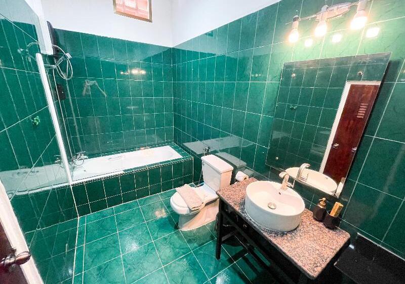 חדר דלוקס, Birdcage Boutique