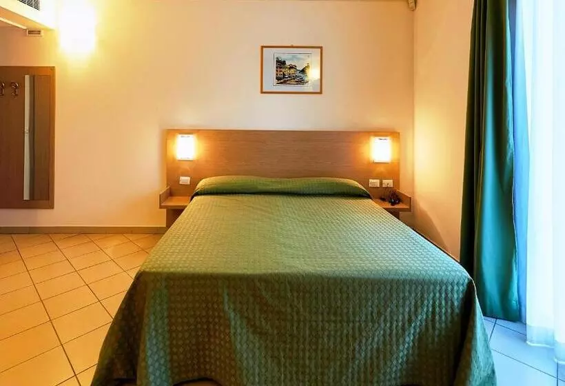スタンダードトリプルルーム, Bolgheri Marina Resort Ex Varo Village