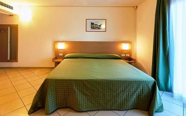 バルコニー付きスタンダードトリプルルーム, Bolgheri Marina Resort Ex Varo Village