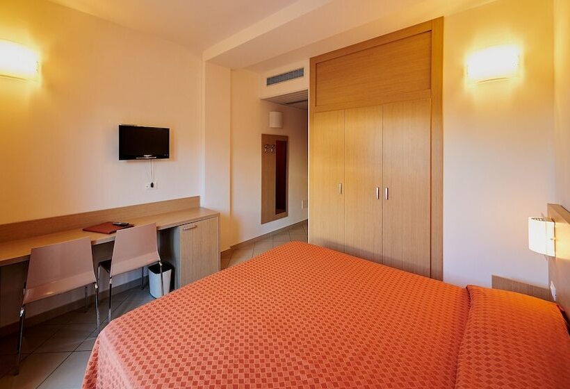 Номер Стандарт Трехместный, Bolgheri Marina Resort Ex Varo Village