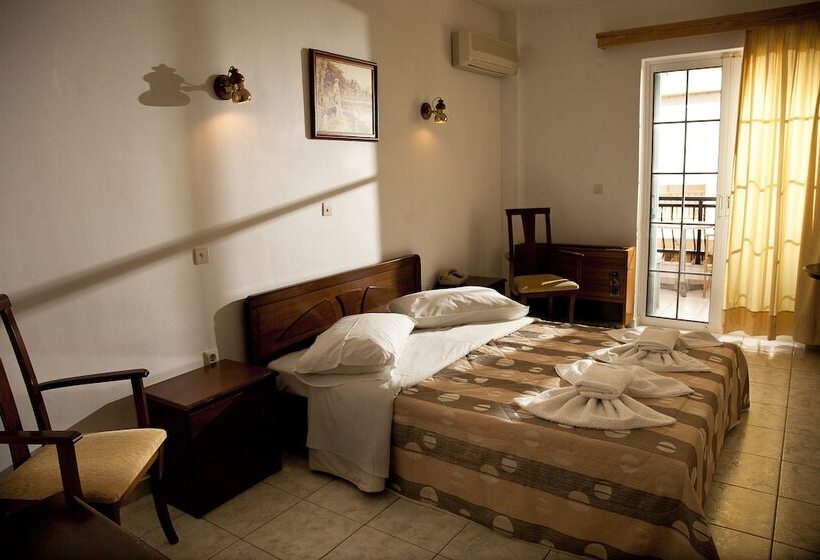 غرفة قياسية إطلالة جانبية علي البحر, Filoxenia Hotel Monemvasia