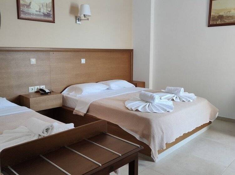 غرفة قياسية ثلاثية ذات إطلالة جانبية على البحر, Filoxenia Hotel Monemvasia