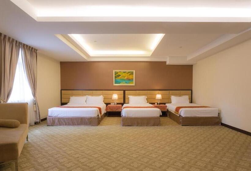 Suite Familiar, Hallmark Crown