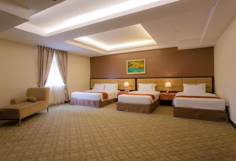 Suite Familiar, Hallmark Crown