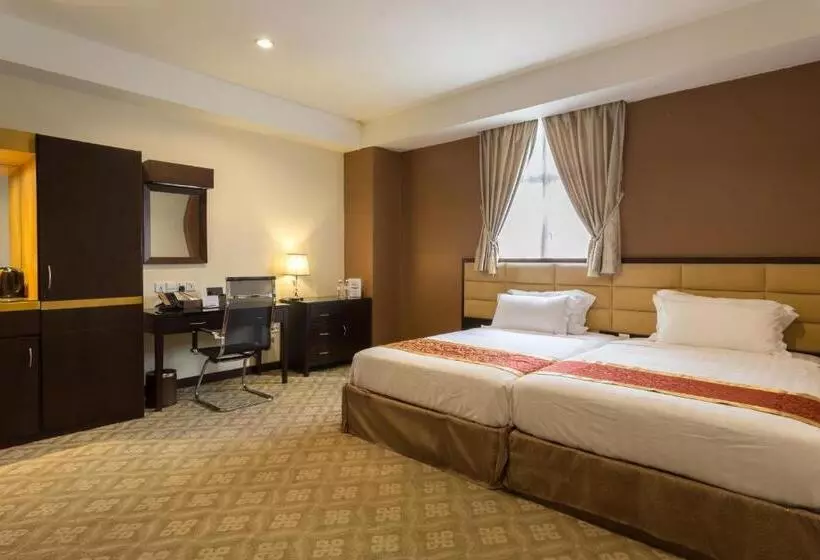 Deluxe Zimmer, Hallmark Crown