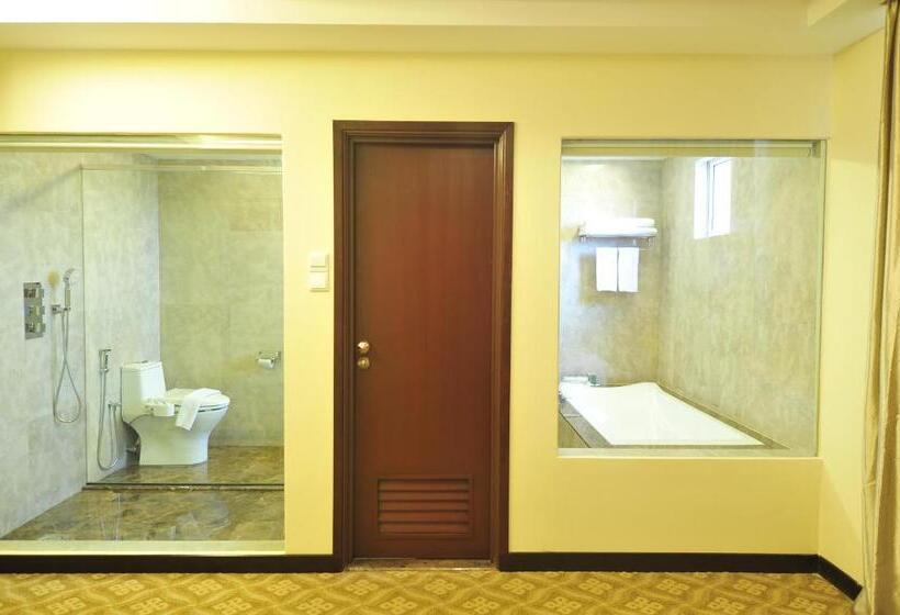 Quarto Quadruplo Premium, Hallmark Crown