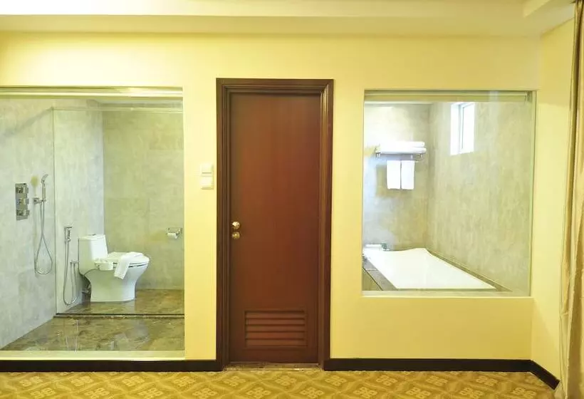 Familien Suite, Hallmark Crown