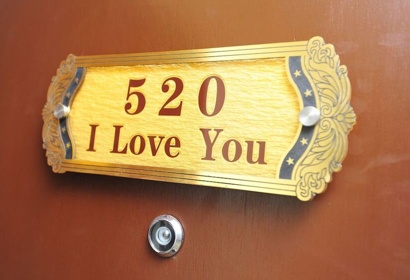 Quarto Triplo Superior, Hallmark Crown