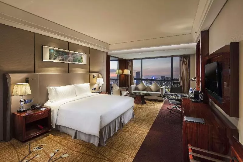 キングサイズベッドのエクゼクティブルーム, Hilton Foshan