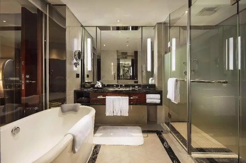 キングサイズベッドのエクゼクティブルーム, Hilton Foshan