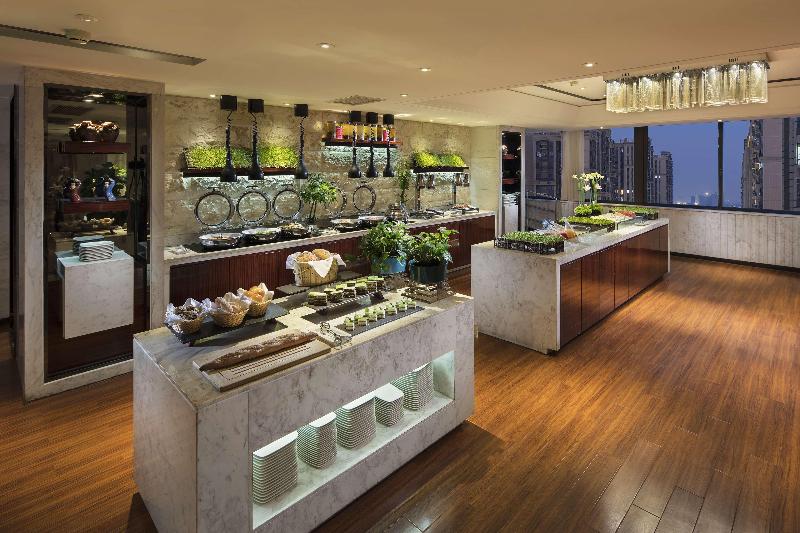 이그제큐티브 룸 킹사이즈 침대, Hilton Foshan