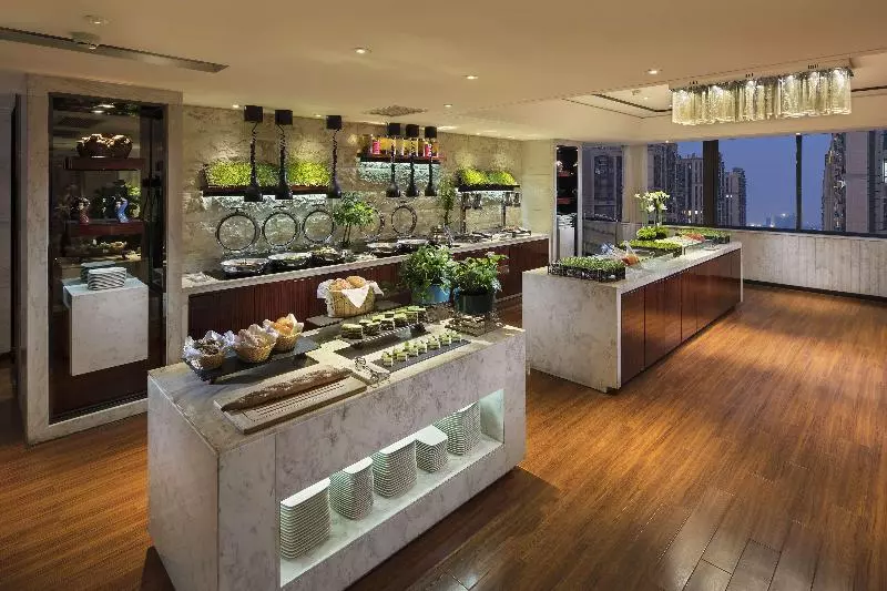 キングサイズベッドのエクゼクティブルーム, Hilton Foshan