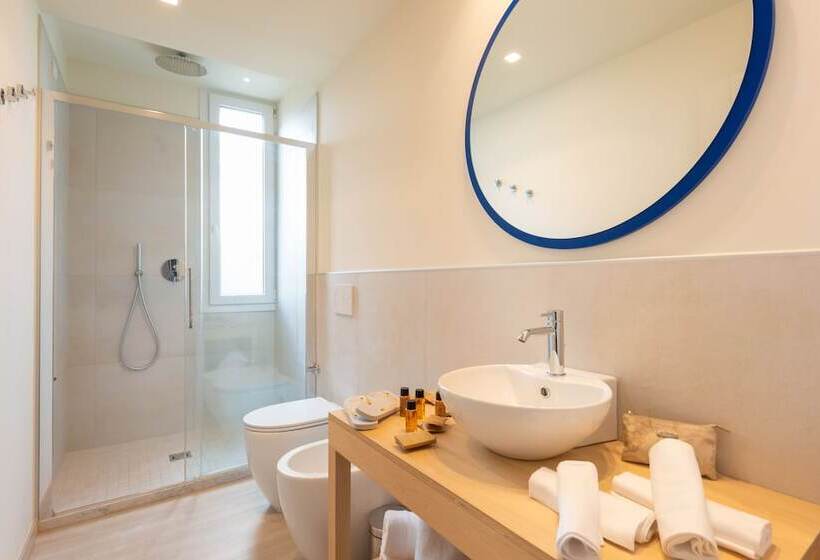 غرفة سوبيريور ثلاثية مطلّة علي البحر, L Alba