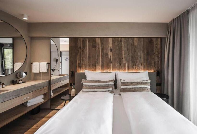 חדר קומפורט, Lowenhof