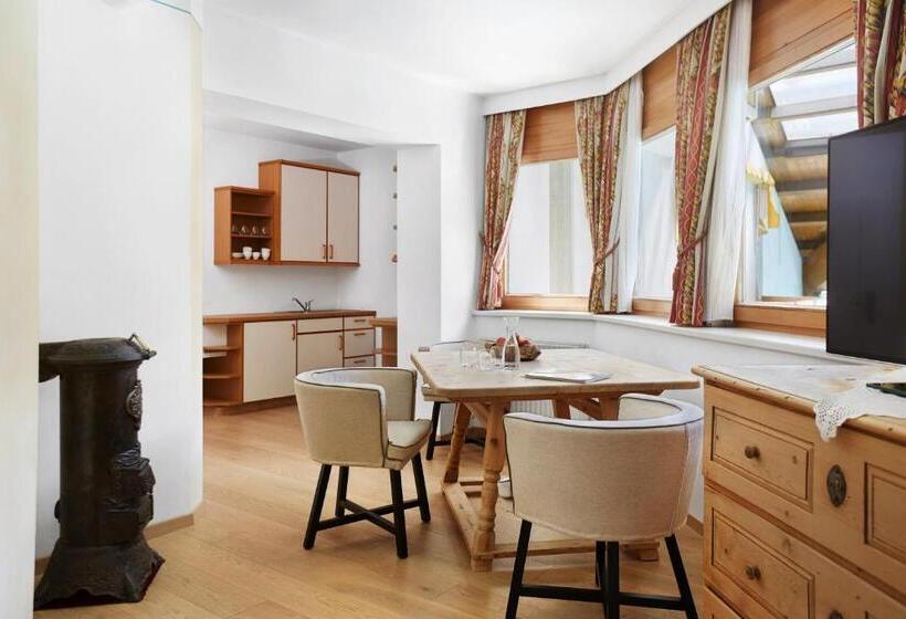 סוויטה משפחתית, Lowenhof