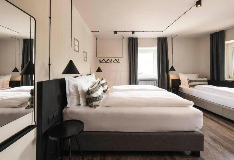 חדר סטנדרט לשלושה, Lowenhof