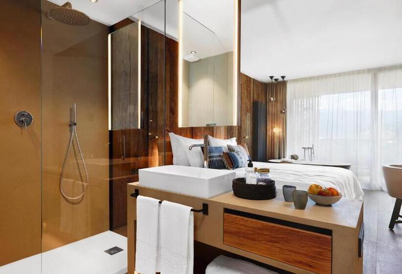 חדר דלוקס, Lowenhof