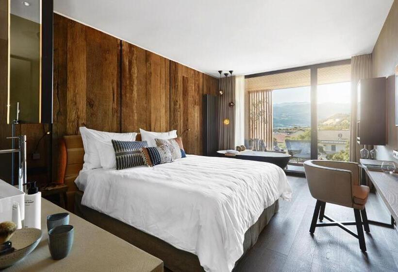 חדר דלוקס, Lowenhof