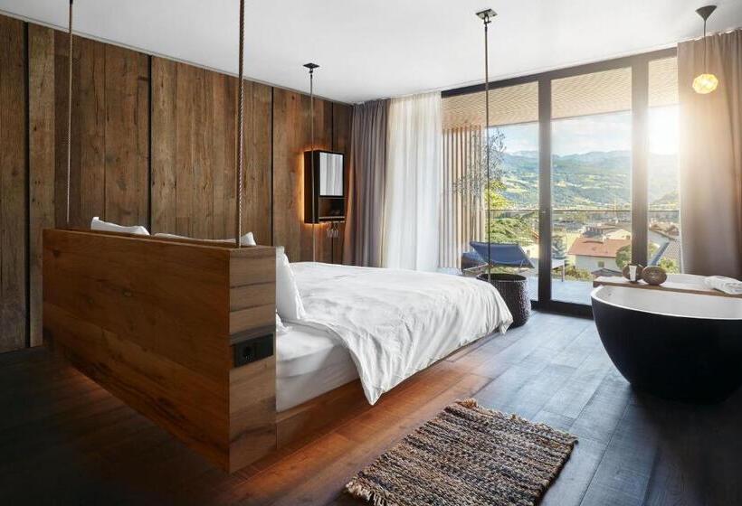 סוויטה דלוקס, Lowenhof