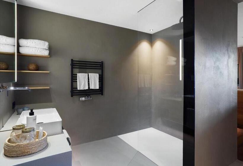 סוויטה דלוקס, Lowenhof