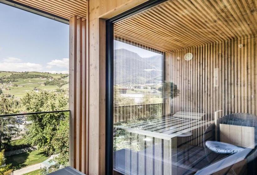 סוויטה דלוקס, Lowenhof