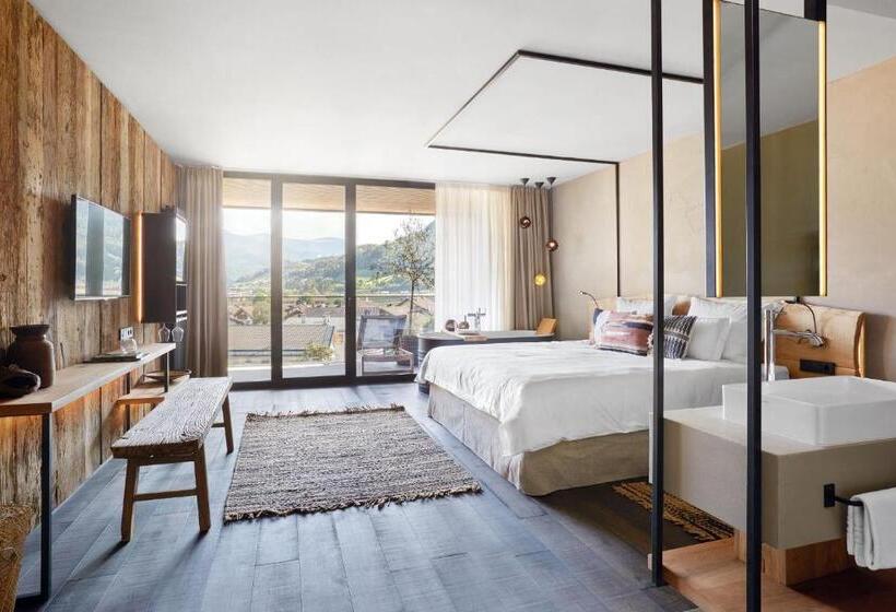 סוויטה דלוקס, Lowenhof