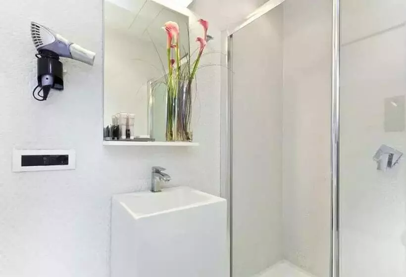 اتاق استاندارد, Navona Stay