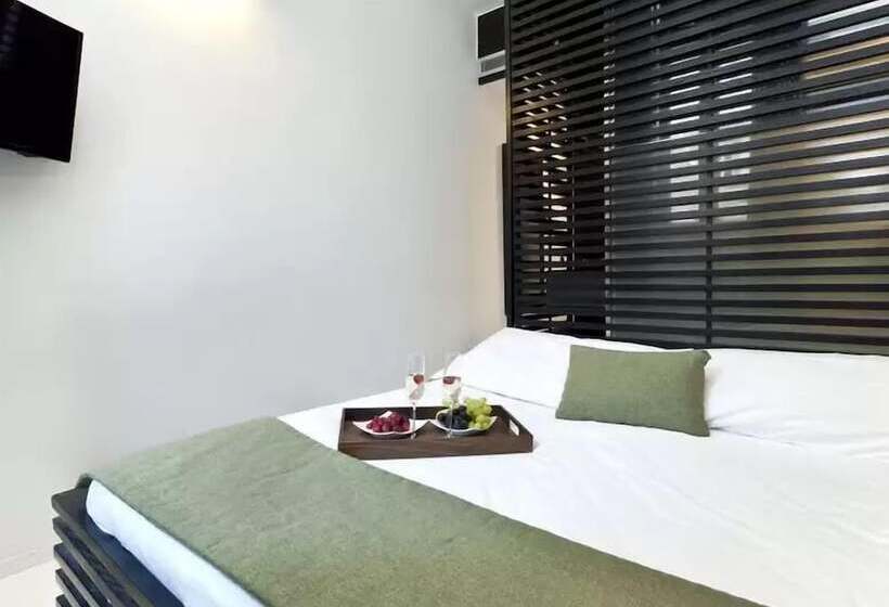 اتاق استاندارد چهار تخته, Navona Stay