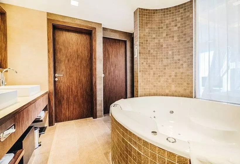 湖の見えるジュニアスイート, St. Martins Therme & Lodge