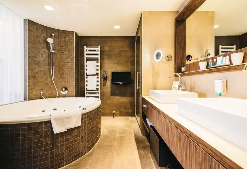 湖の見えるジュニアスイート, St. Martins Therme & Lodge