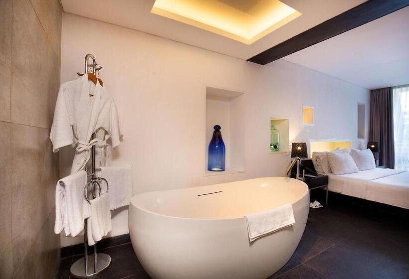 Люкс Кровать Кинг, The 1o1 Bali Fontana Seminyak