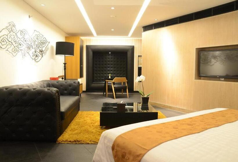 キングサイズベッドのスイートルーム, The 1o1 Bali Fontana Seminyak