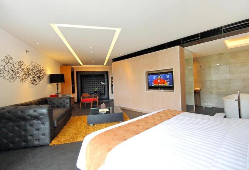 キングサイズベッドのスイートルーム, The 1o1 Bali Fontana Seminyak