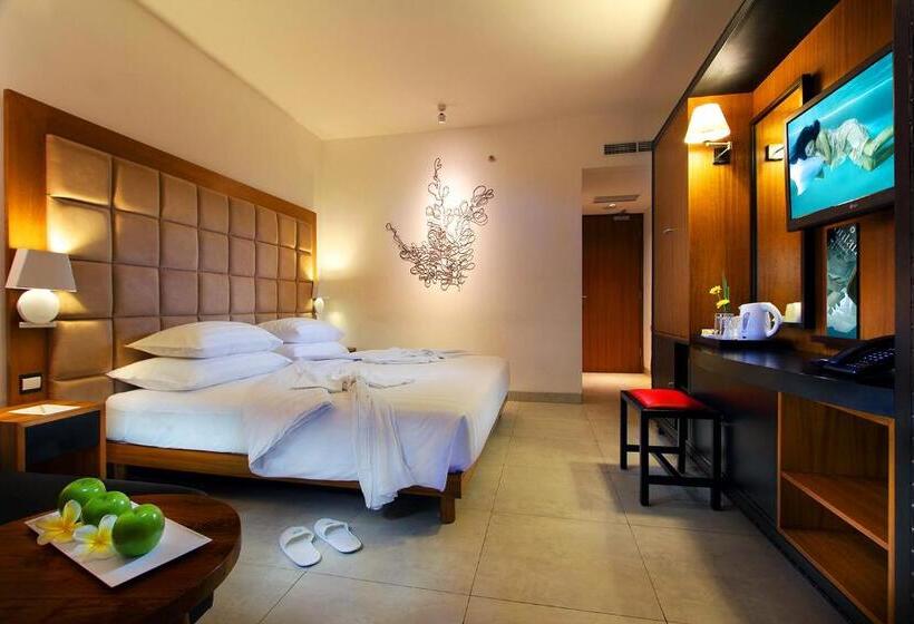 プールの見えるデラックスルーム, The 1o1 Bali Fontana Seminyak