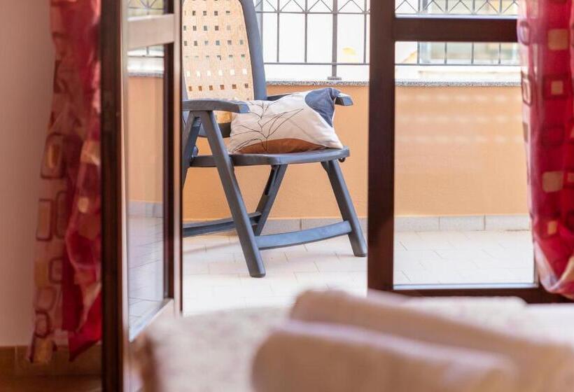 带1个卧室的带海景的公寓, Karol Casa Vacanze