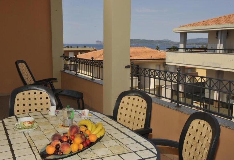 带2个卧室带海景的公寓, Karol Casa Vacanze