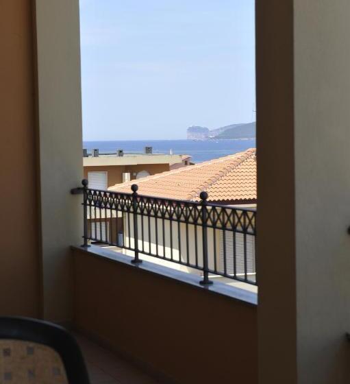 带2个卧室带海景的公寓, Karol Casa Vacanze