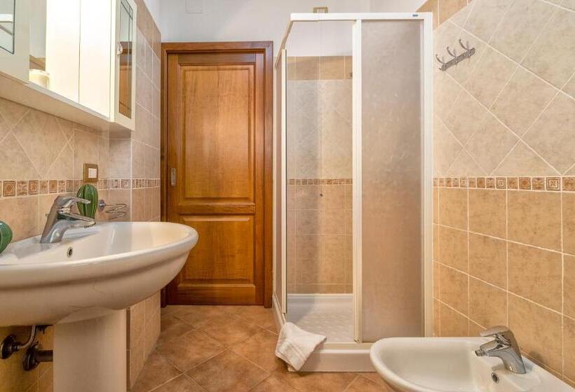 带1个卧室的带海景的公寓, Karol Casa Vacanze