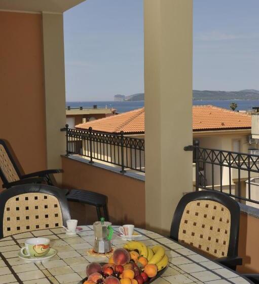 带2个卧室带海景的公寓, Karol Casa Vacanze