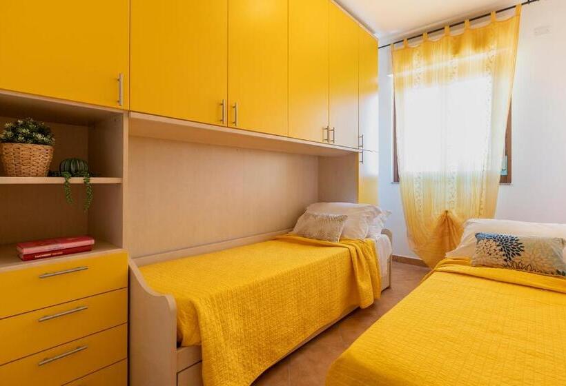 带2个卧室带海景的公寓, Karol Casa Vacanze