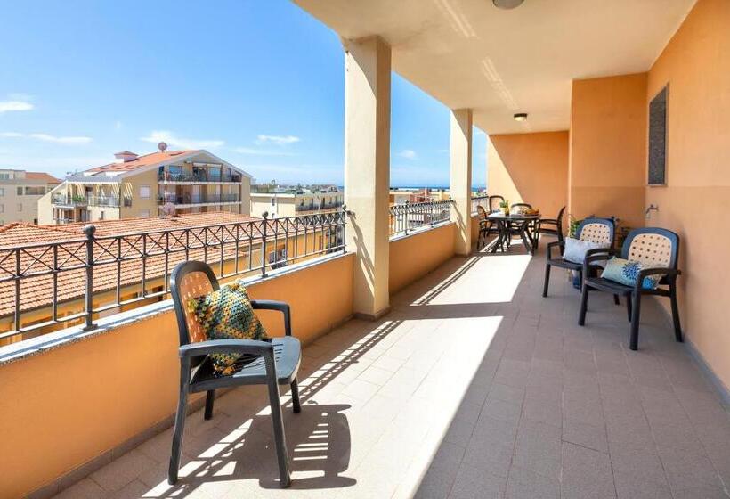 带1个卧室的带海景的公寓, Karol Casa Vacanze