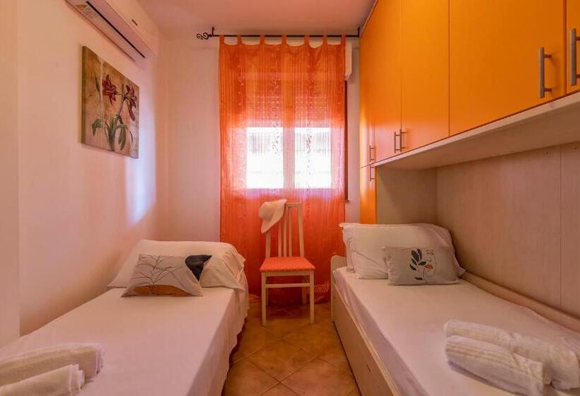 带2个卧室带海景的公寓, Karol Casa Vacanze