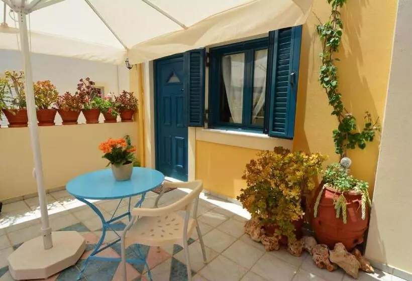 سوییت با چشم‌انداز دریا, Marelina Villas