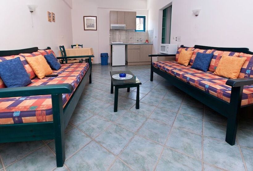 דירת חדר נוף לבריכה, Marelina Villas