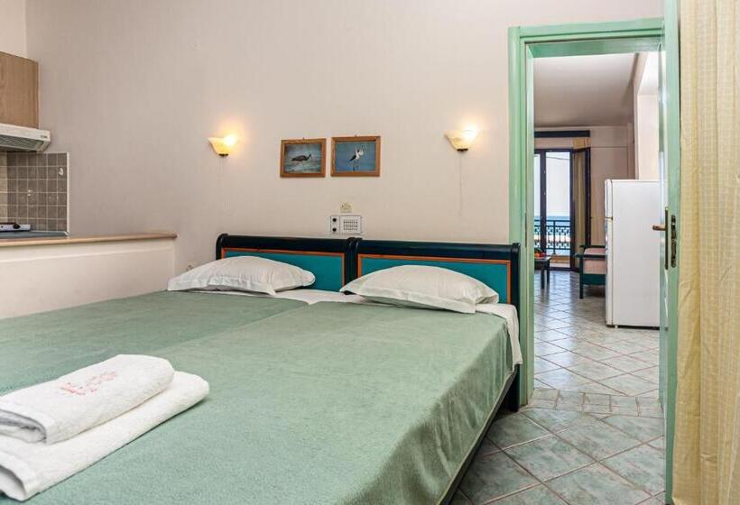 דירת חדר נוף לים, Marelina Villas