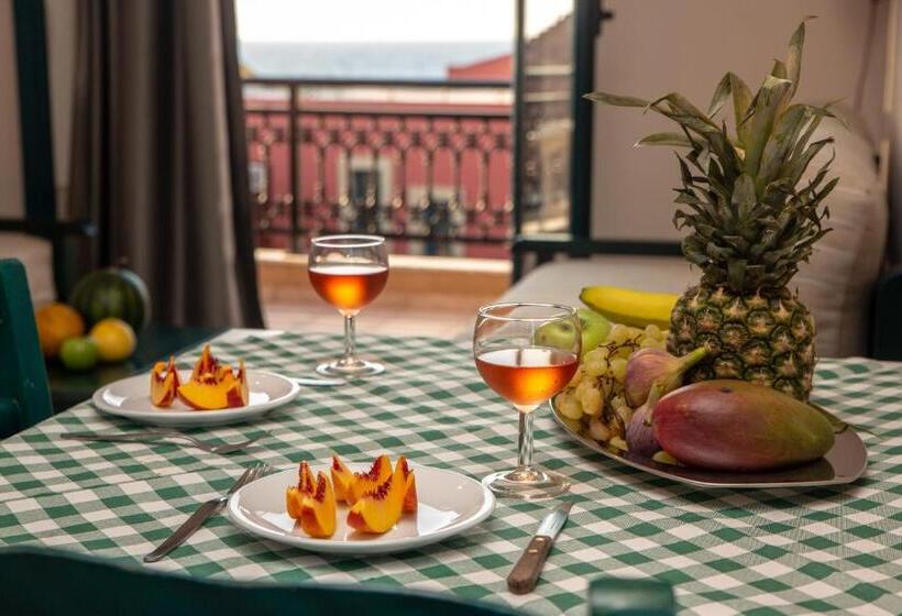 דירת חדר נוף לים, Marelina Villas